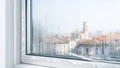 Condensa sulle finestre: il rimedio economico con pellicola e phon per ridurla in inverno